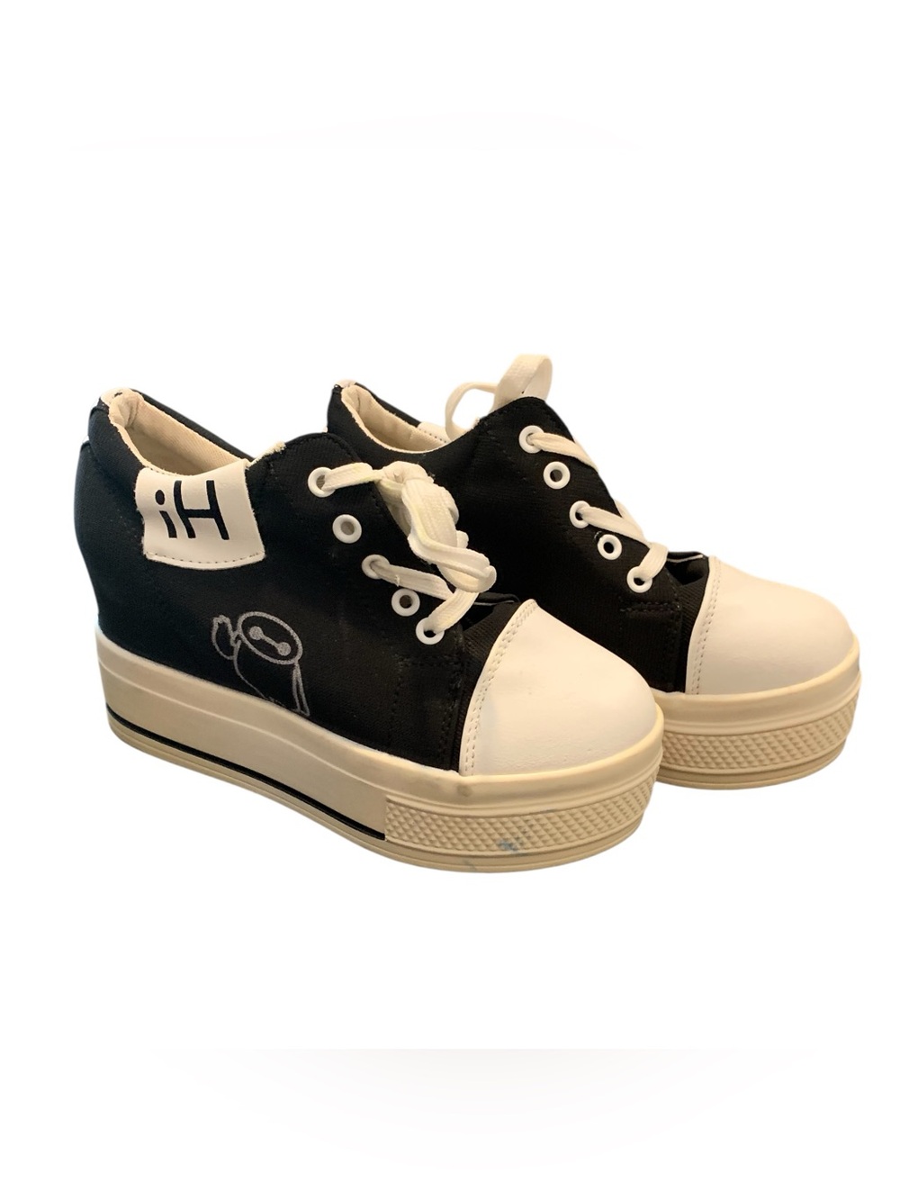 Girl’s (Kindergarten size) fun lace up black and white platform shoes
